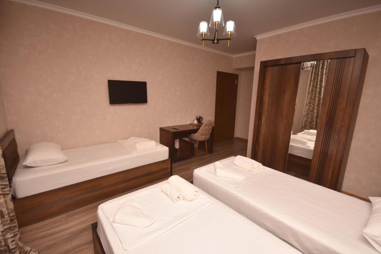 Hotel & Restaurant Sokhumi Zugdidi Extérieur photo