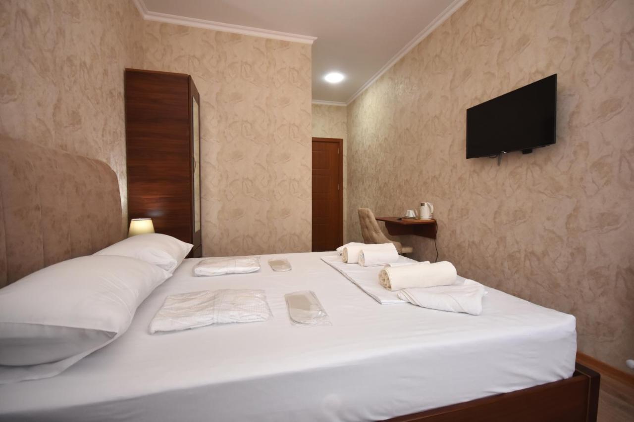 Hotel & Restaurant Sokhumi Zugdidi Extérieur photo