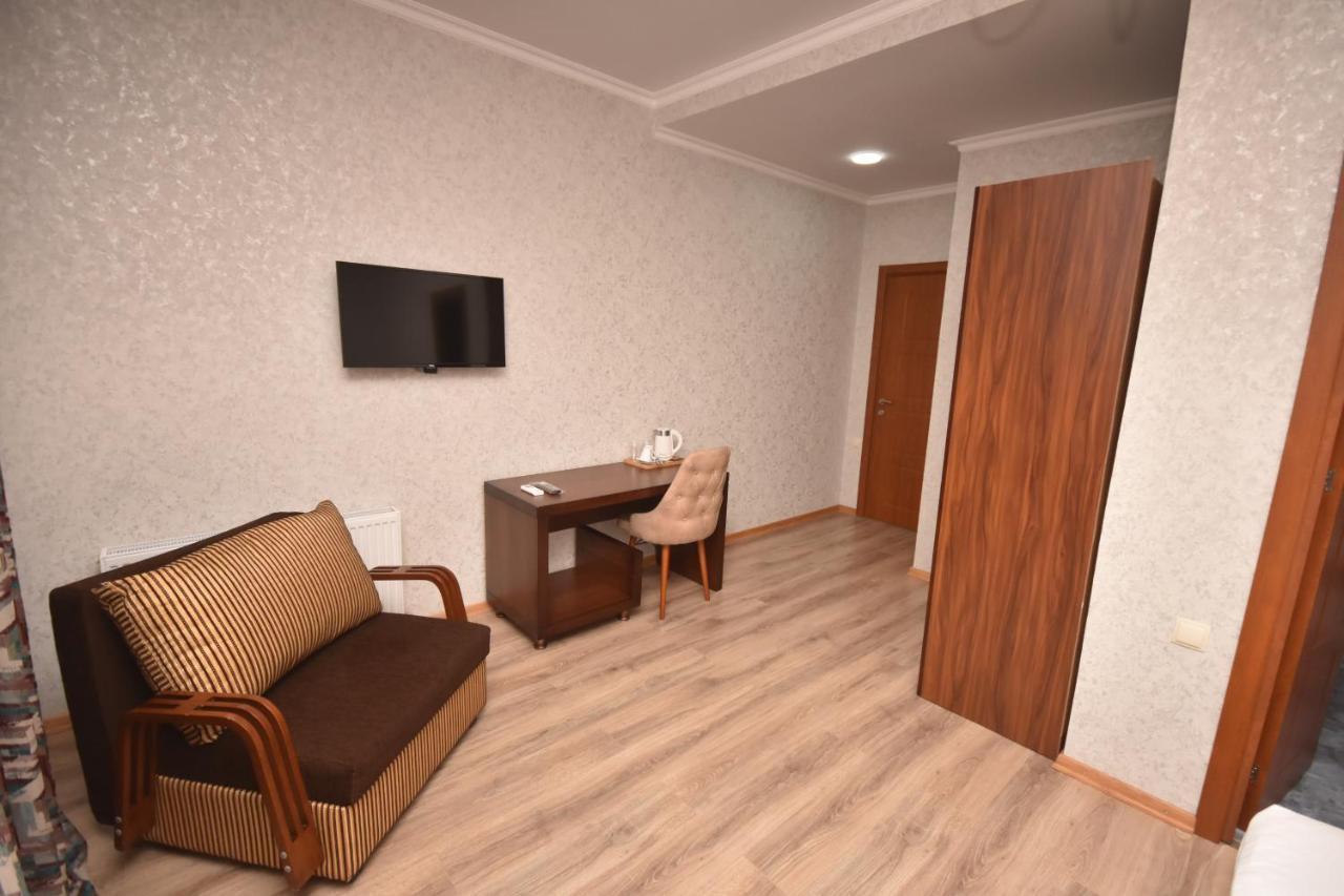 Hotel & Restaurant Sokhumi Zugdidi Extérieur photo