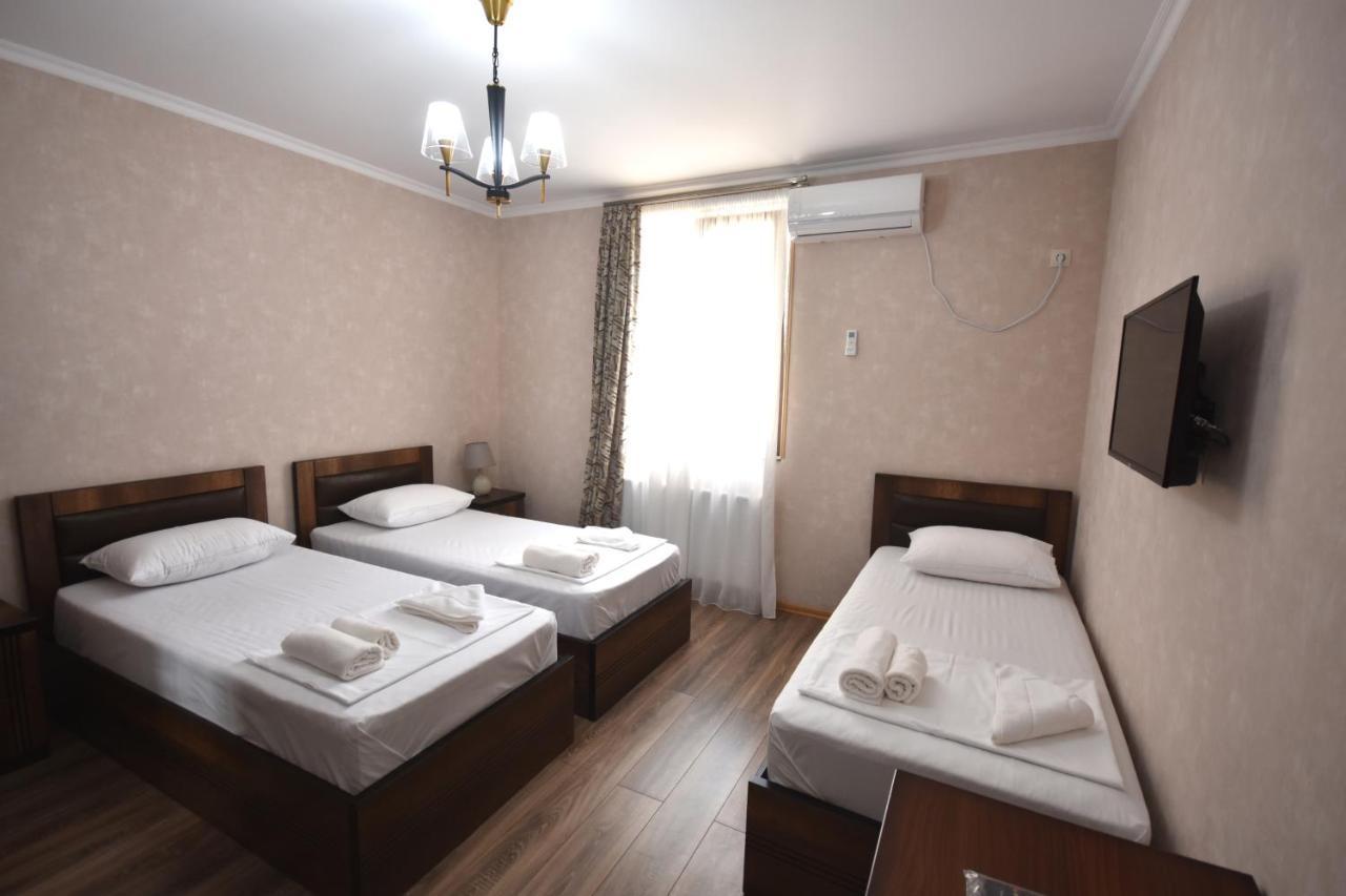 Hotel & Restaurant Sokhumi Zugdidi Extérieur photo