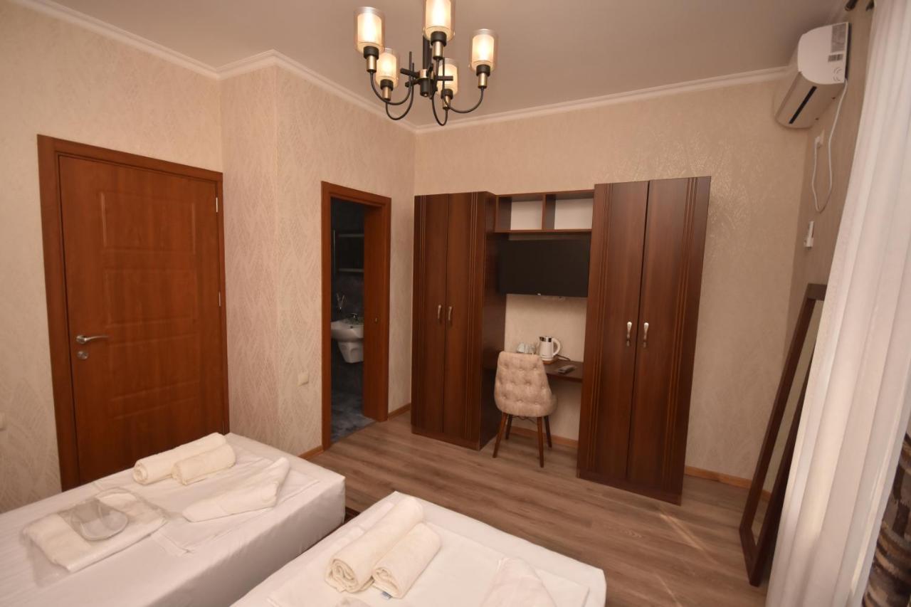 Hotel & Restaurant Sokhumi Zugdidi Extérieur photo