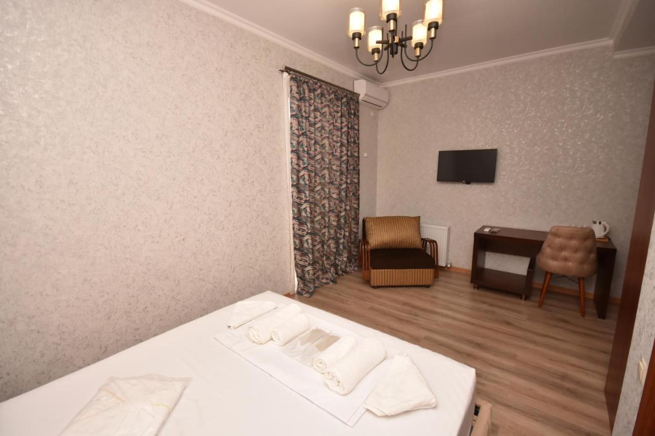 Hotel & Restaurant Sokhumi Zugdidi Extérieur photo