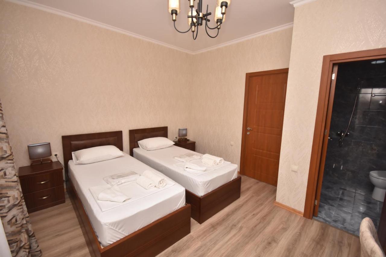 Hotel & Restaurant Sokhumi Zugdidi Extérieur photo