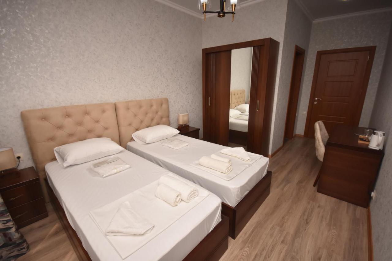 Hotel & Restaurant Sokhumi Zugdidi Extérieur photo