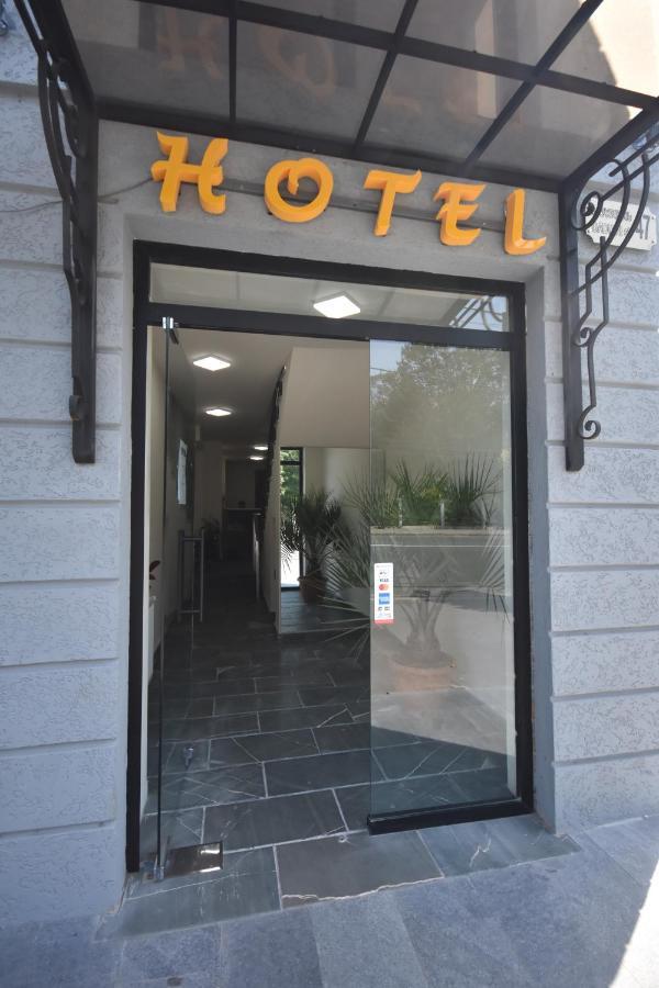 Hotel & Restaurant Sokhumi Zugdidi Extérieur photo